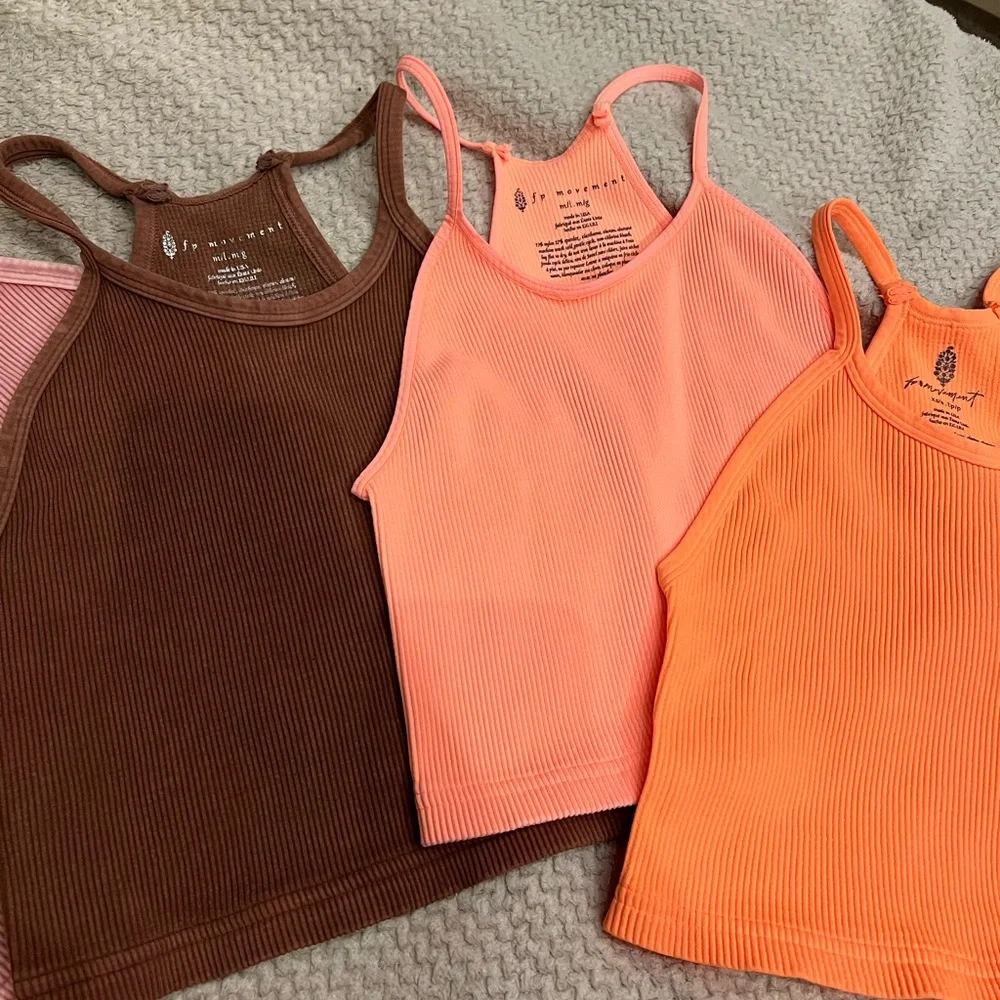 COPY - 🌺Free people happiness run crop top - Picture 6 of 17